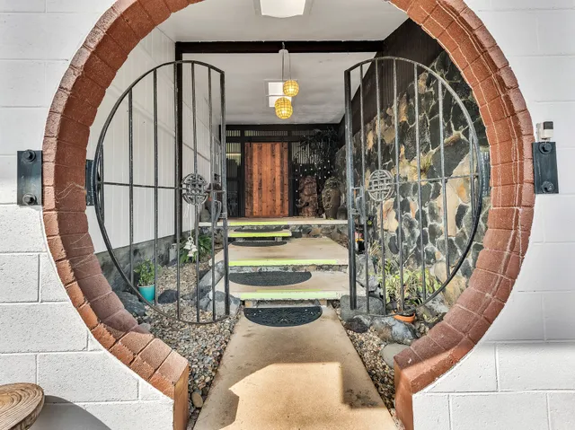 a view of entryway with a front door