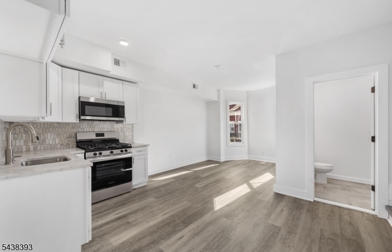 1119 Hampton Place, Unit 2 Elizabeth, NJ 07201 - Photo 2 of 11