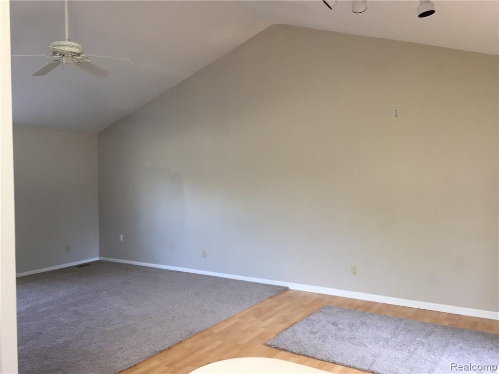 6029 Elizabeth Lake Road Waterford, MI 48327 - Photo 5 of 15