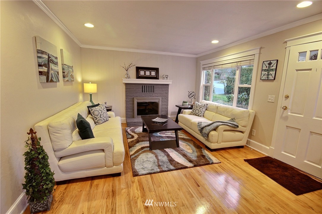 1104 North 30th Street Renton, WA 98056 - Photo 2 of 22