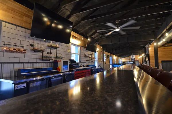 a view of a parking area