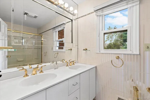 $1,850,000 | 3 Penny Lane, Scarsdale, NY 10583