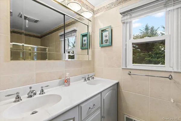 $1,850,000 | 3 Penny Lane, Scarsdale, NY 10583