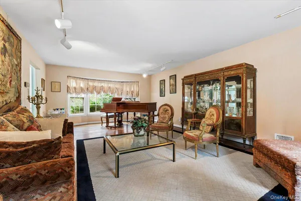 $1,850,000 | 3 Penny Lane, Scarsdale, NY 10583