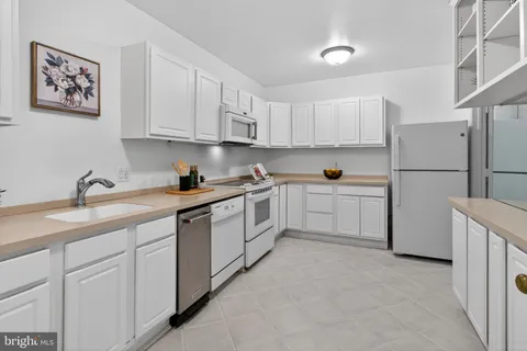 $925,000 | 3297 Sutton Place Northwest, Unit C, Washington, DC 20016