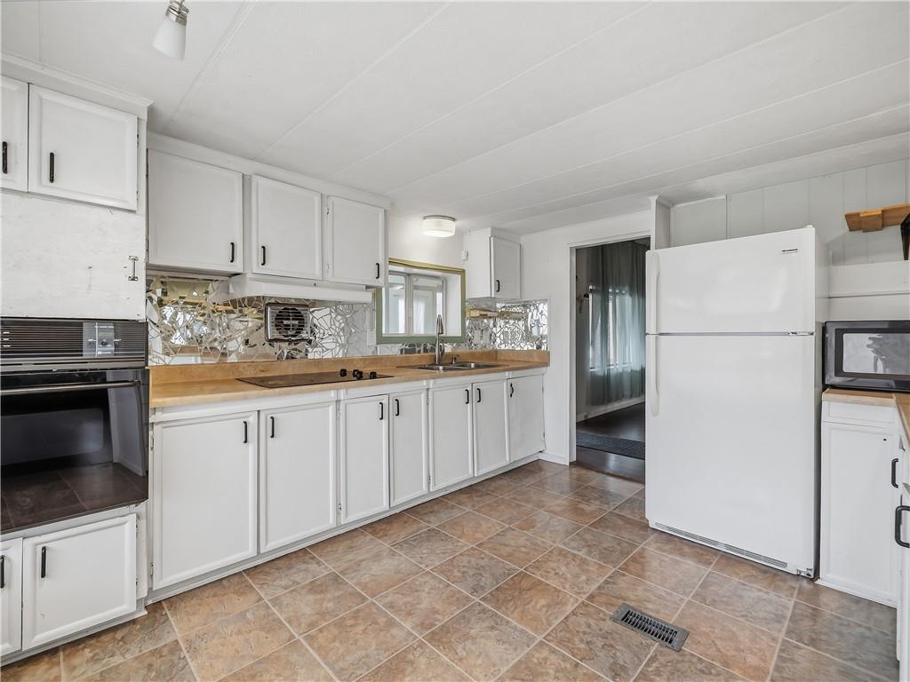 893 Dillie Road Prosperity, PA 15329 - Photo 23 of 42 Upper kitchen