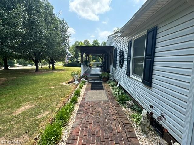 390 Apple Road Reidsville, NC 27320 - Photo 6 of 37 Front Side