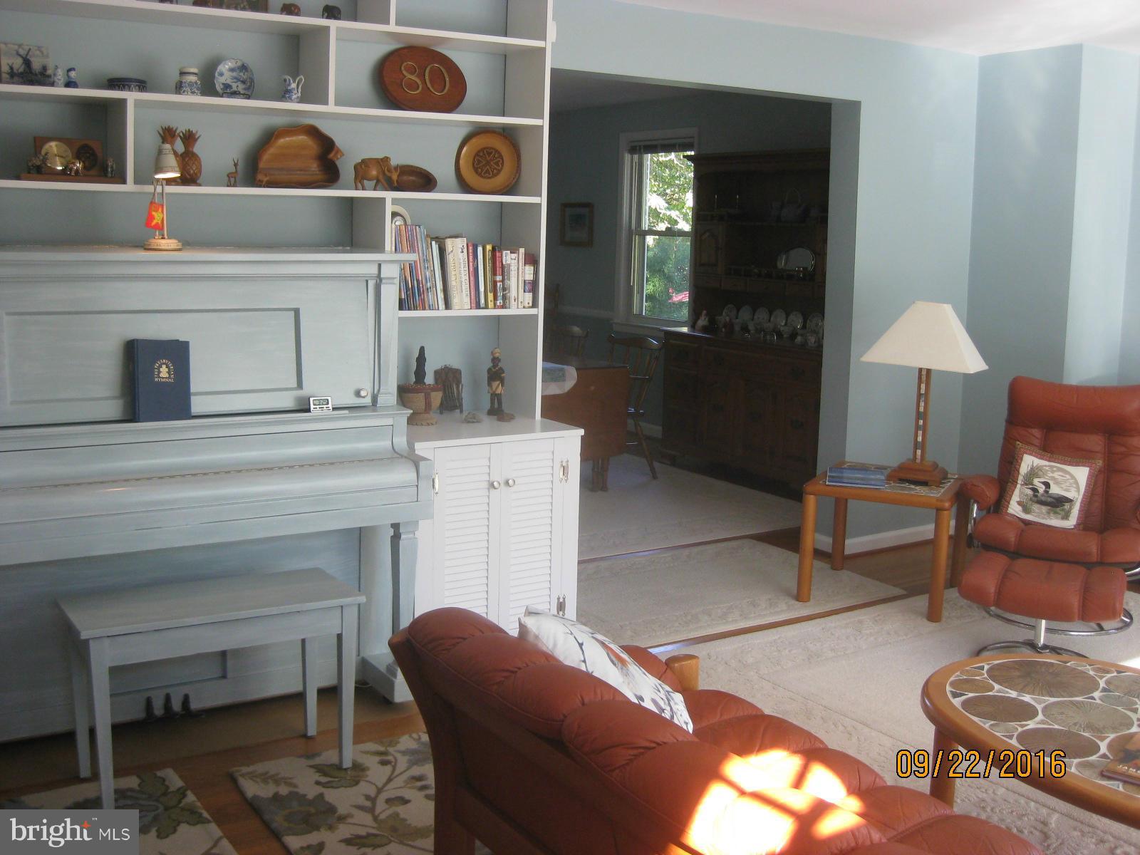 1212 Brixton Road Baltimore, MD 21239 - Photo 4 of 25 Living Room