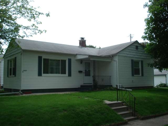 1502 Maple Lane Moline, IL 61265 - Photo 1 of 9 Gallery Image 1