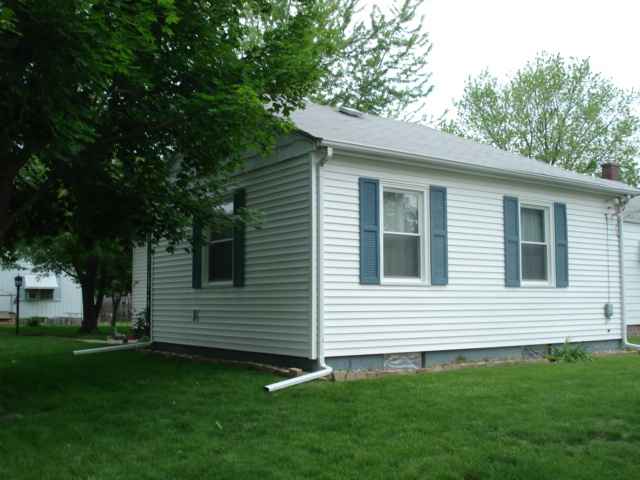 1502 Maple Lane Moline, IL 61265 - Photo 2 of 9 Gallery Image 2