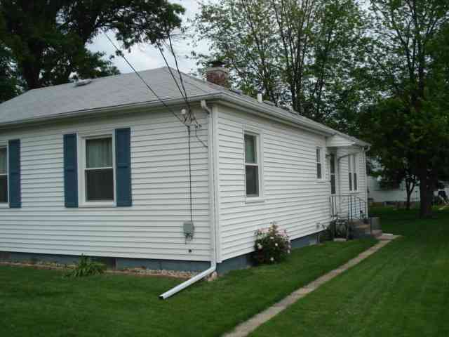 1502 Maple Lane Moline, IL 61265 - Photo 3 of 9 Gallery Image 3