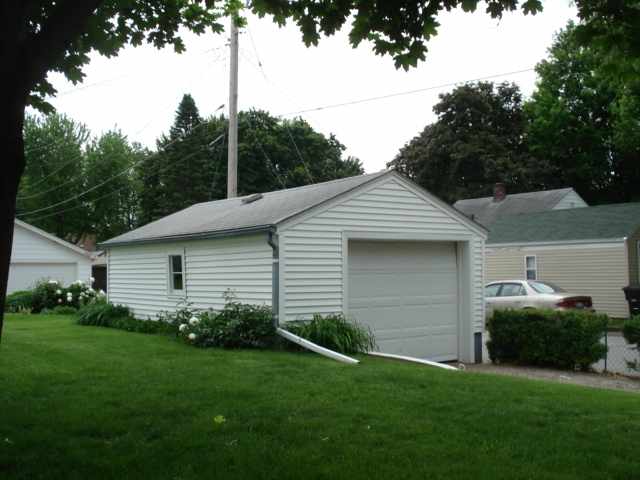 1502 Maple Lane Moline, IL 61265 - Photo 4 of 9 Gallery Image 4