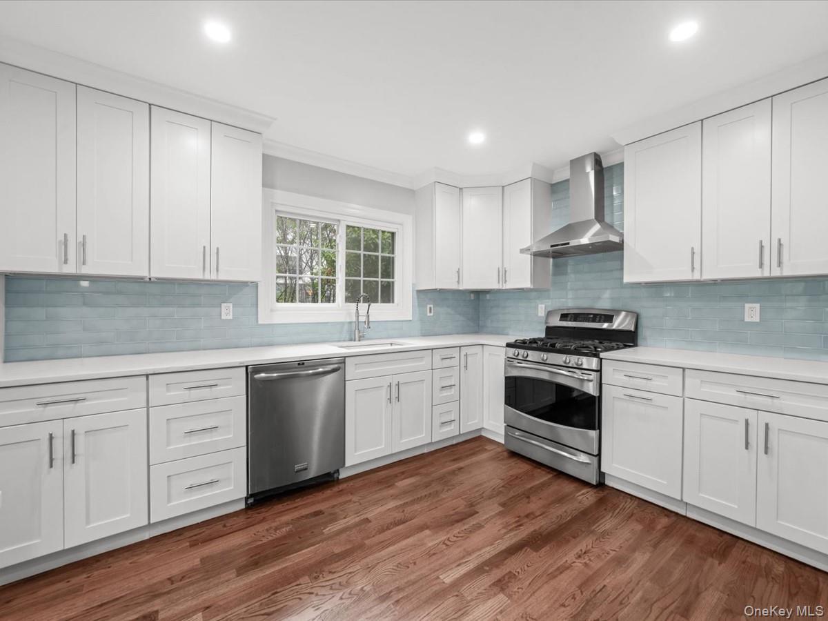 17 Pinewood Road Manhasset, NY 11030 - Photo 10 of 45