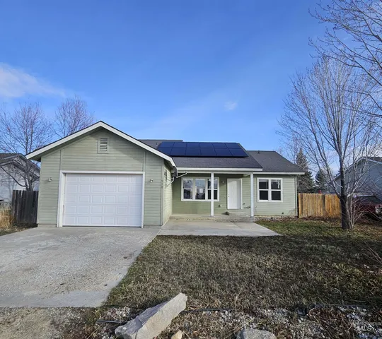 $284,900 | 930 West 4th Street, Fairfield, ID 83327