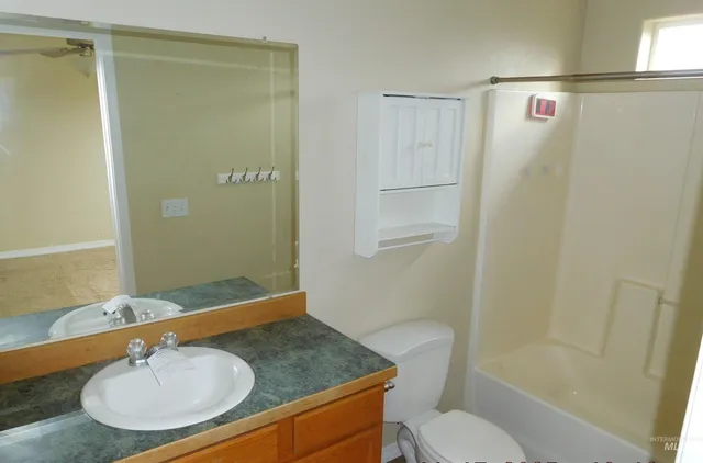 $284,900 | 930 West 4th Street, Fairfield, ID 83327