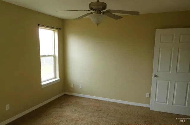 $284,900 | 930 West 4th Street, Fairfield, ID 83327