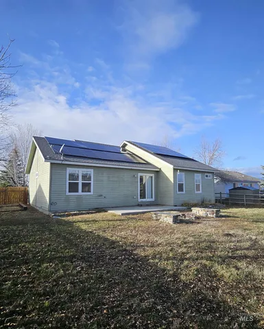 $284,900 | 930 West 4th Street, Fairfield, ID 83327