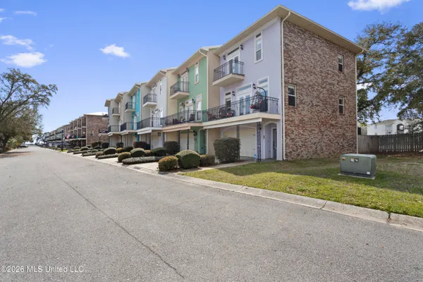 $299,000 | 27 Oak Alley Lane, Long Beach, MS 39560