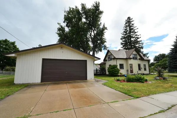 $289,900 | 501 1st Avenue Southeast, Pine Island, MN 55963
