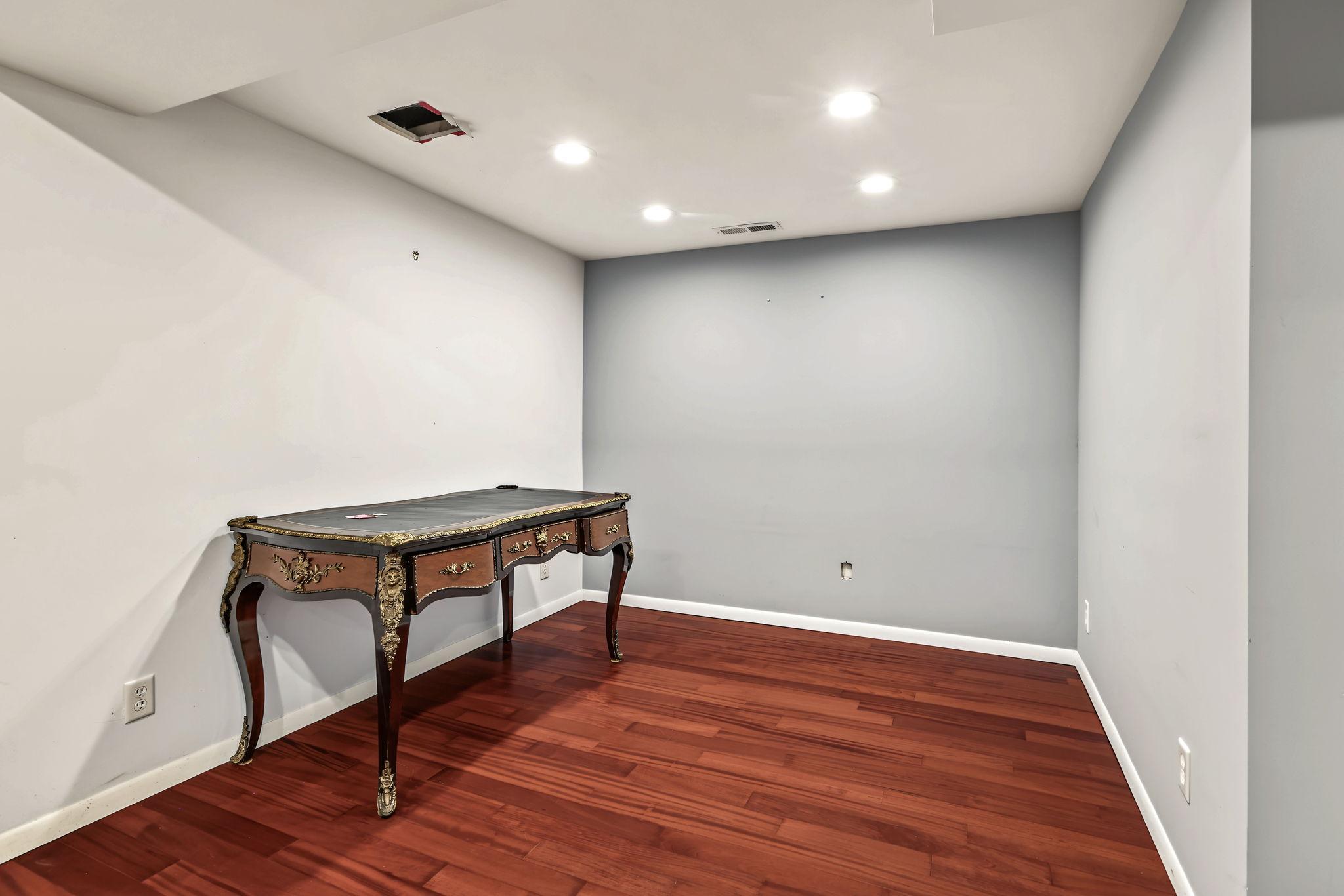 10275 Scarborough Road Bloomington, MN 55437 - Photo 26 of 38 Gallery Image 26