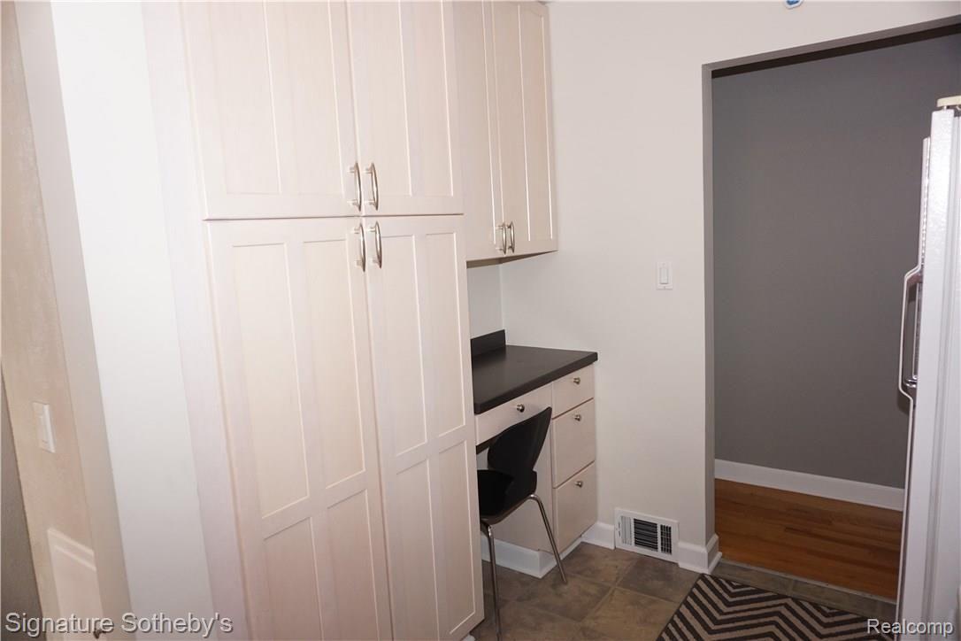434 Normandy Road Royal Oak, MI 48073 - Photo 10 of 16 DSC07093.JPG