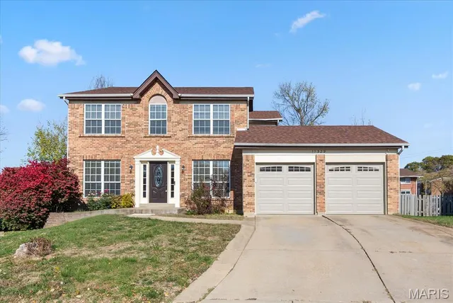 $349,900 | 11329 Brierhall Circle, Maryland Heights, MO 63043