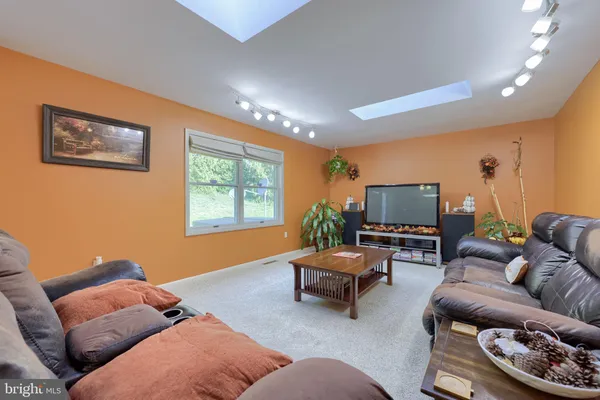 $385,999 | 2001 Parkview Drive, Red Lion, PA 17356