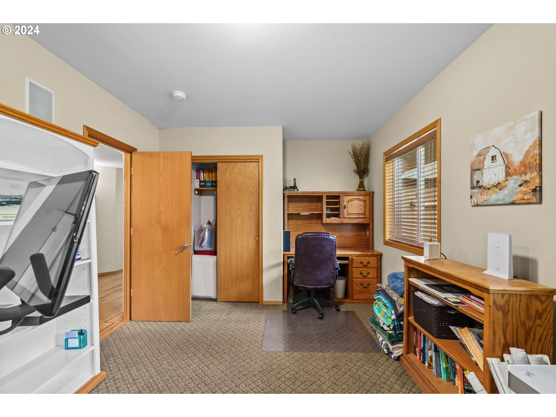 25241 Hall Road Cheshire, OR 97419 - Photo 18 of 48 a workspace with furniture and a window
