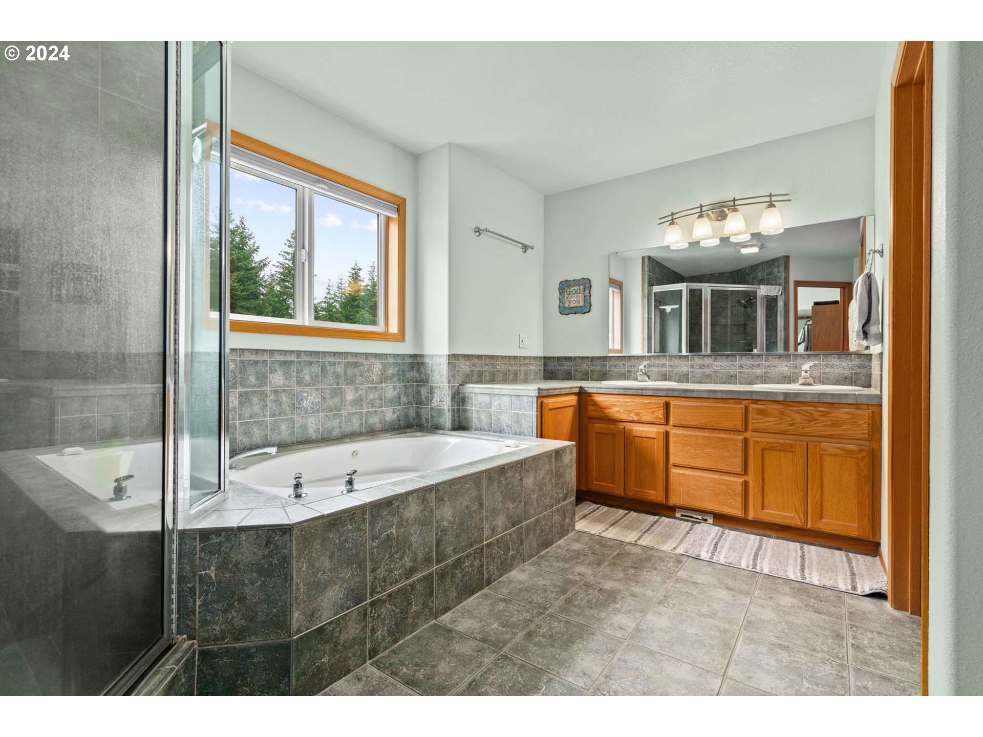 25241 Hall Road Cheshire, OR 97419 - Photo 25 of 48 a bathroom with a tub a sink and mirror