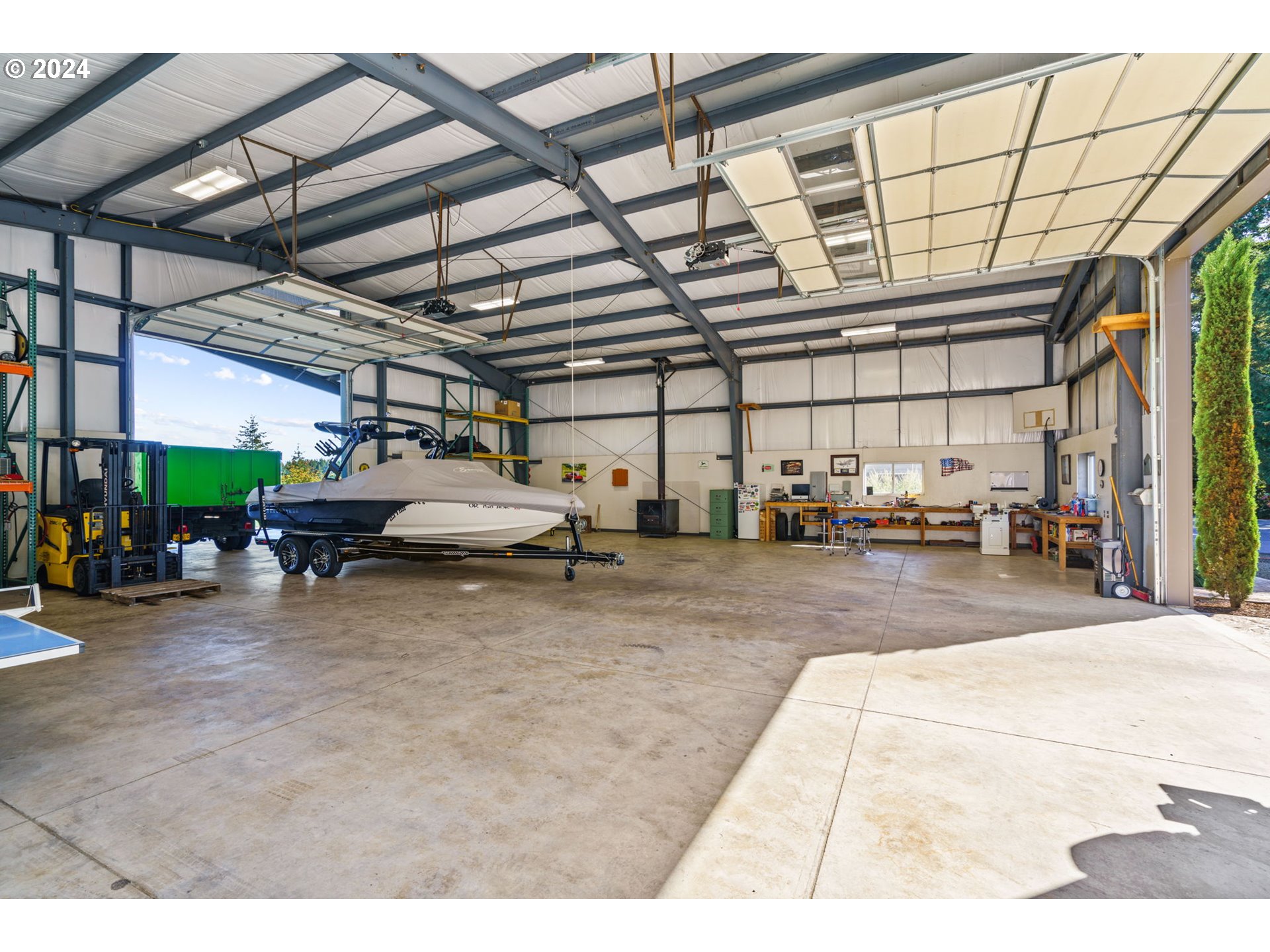25241 Hall Road Cheshire, OR 97419 - Photo 45 of 48 a view of garage