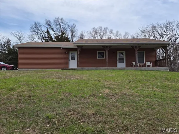 $470,000 | 127 Mar Pat Drive, Wentzville, MO 63385