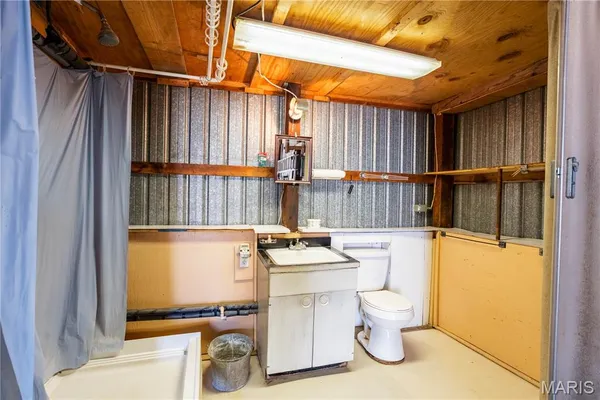 $470,000 | 127 Mar Pat Drive, Wentzville, MO 63385