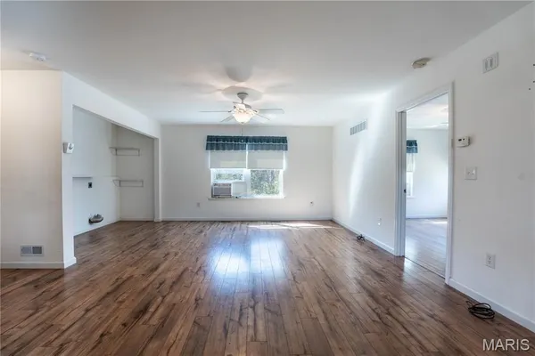 $470,000 | 127 Mar Pat Drive, Wentzville, MO 63385