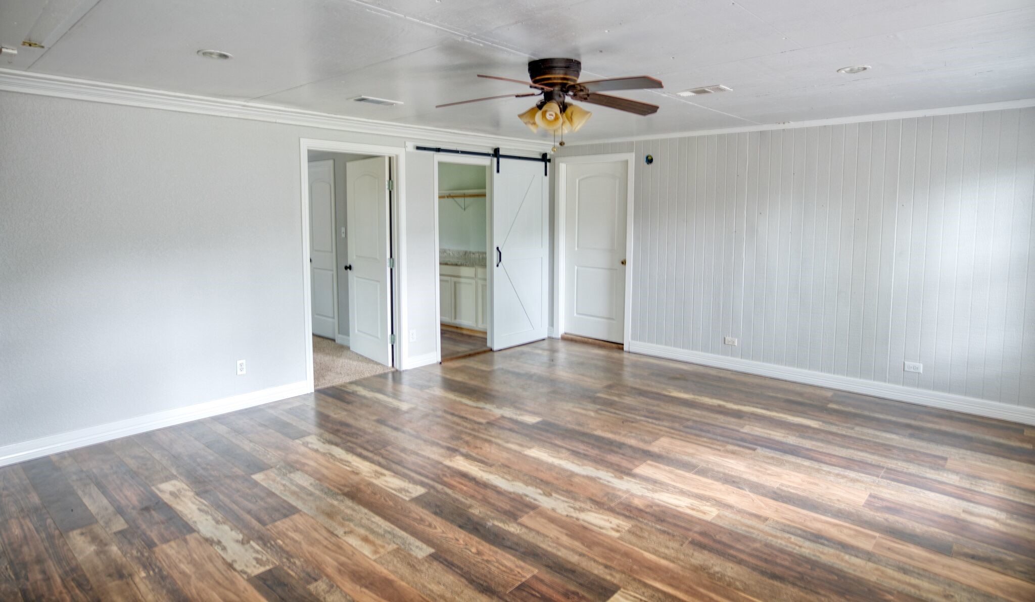 3836 Brazos River Road, Unit CR400 Freeport, TX 77541 - Photo 27 of 43 a view of empty room with wooden floor and ceiling fan
