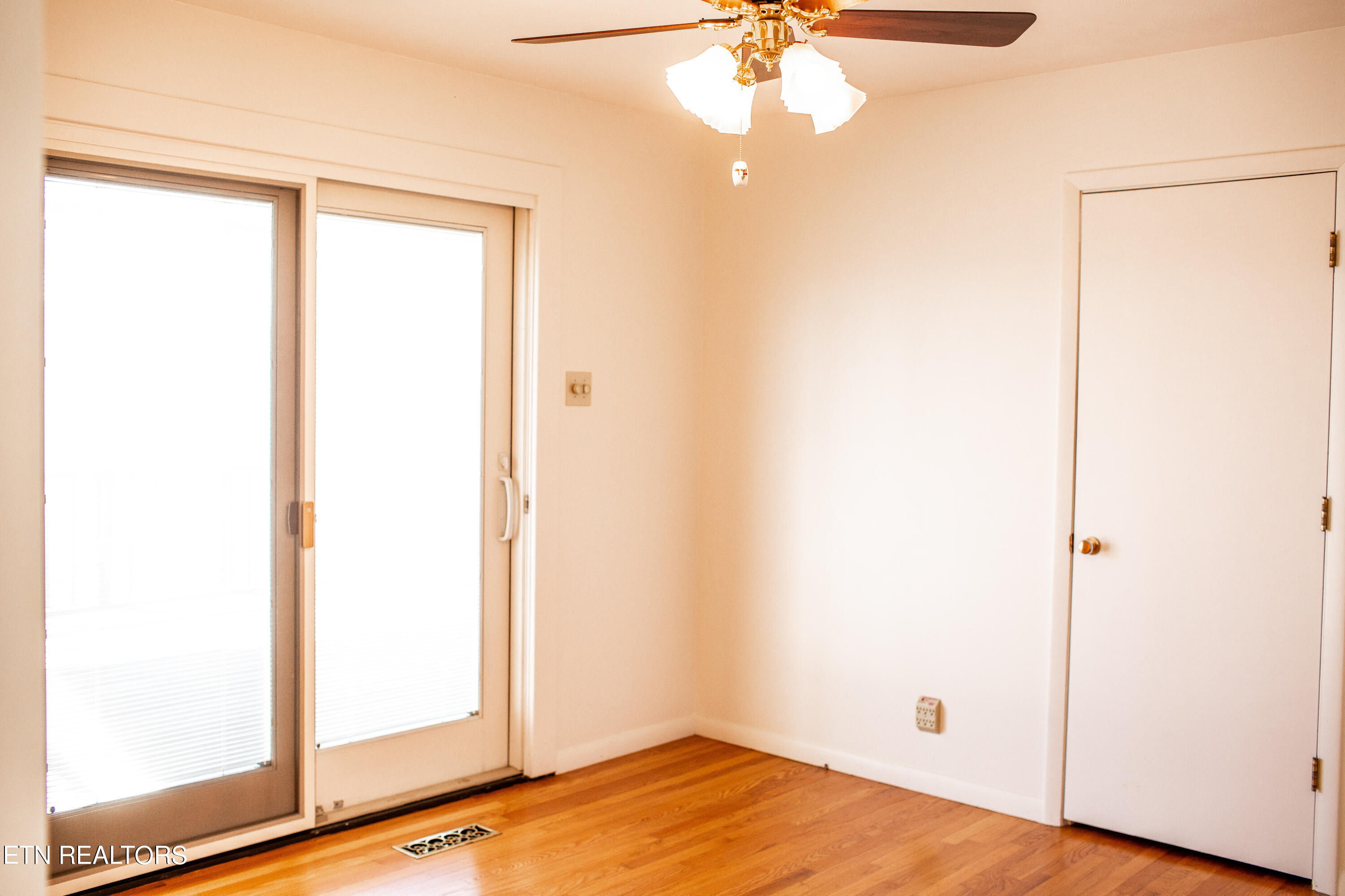 8025 Ewing Road Powell, TN 37849 - Photo 7 of 12 0S0A6014
