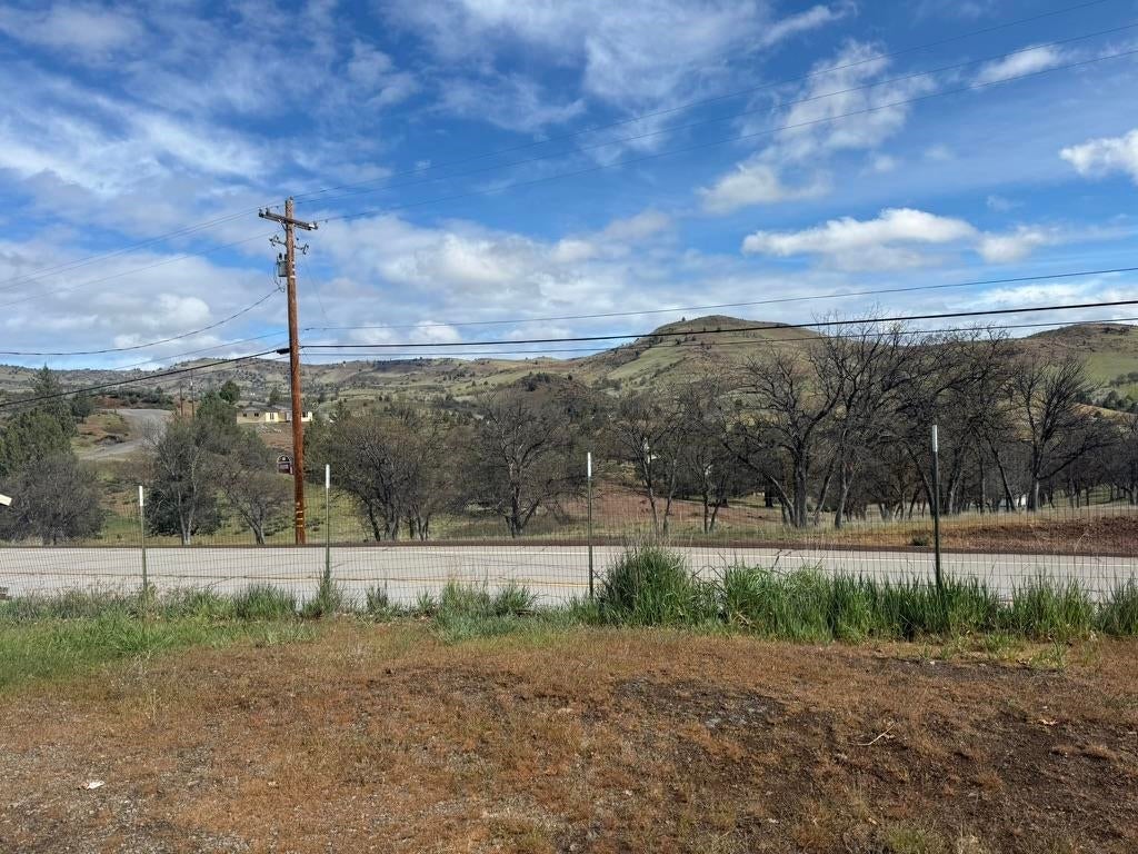 14409 Ager Road Hornbrook, CA 96044 - Photo 12 of 19 Gallery Image 12