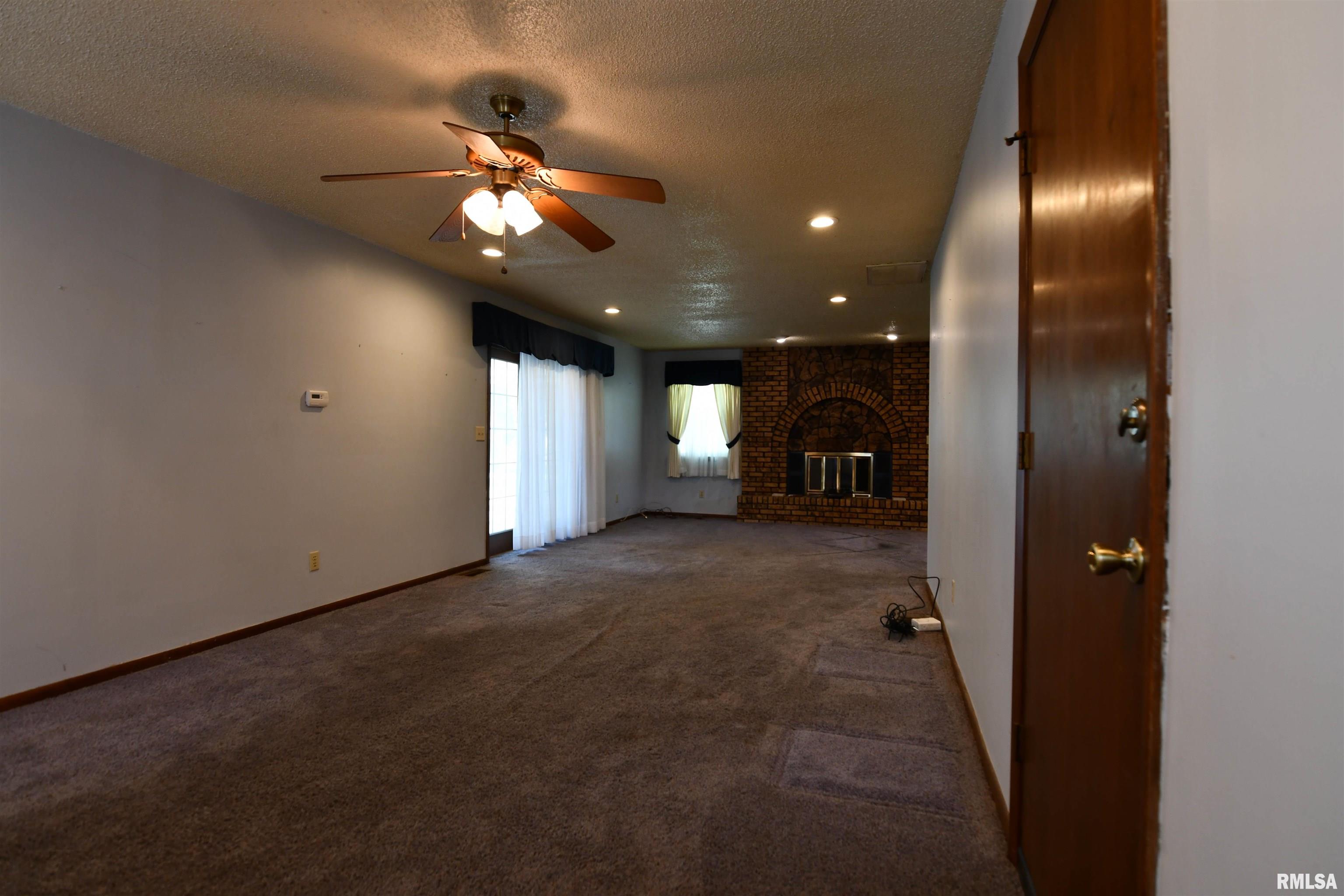 12 Diane Road Decatur, IL 62526 - Photo 8 of 40 Gallery Image 8