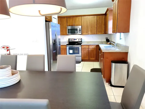 $4,100 | 9731 Northwest 10 Terrace, Miami, FL 33172