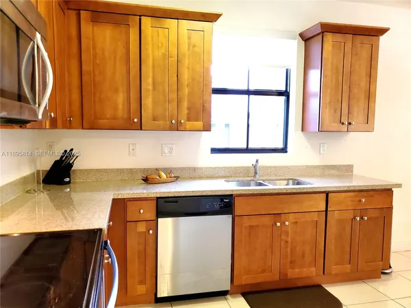 $4,100 | 9731 Northwest 10 Terrace, Miami, FL 33172