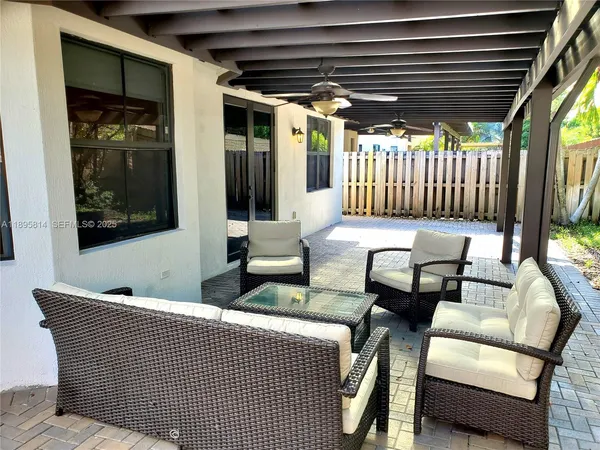$4,100 | 9731 Northwest 10 Terrace, Miami, FL 33172