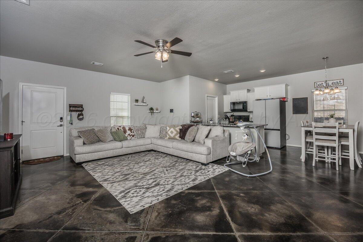 4903 Ratliff Street Amarillo, TX 79118 - Photo 4 of 19 03-Living Room