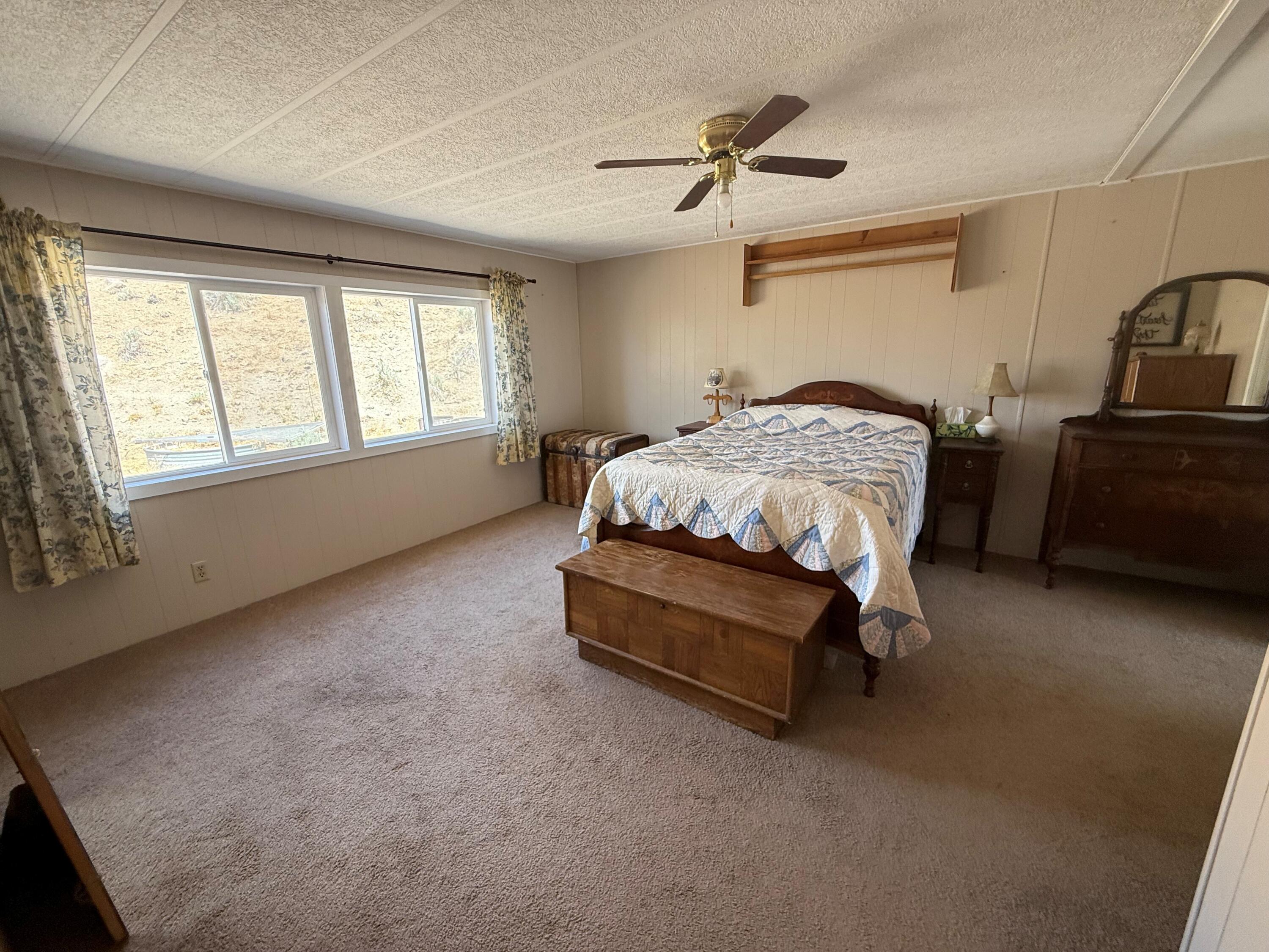 17550 Maupin Road Malin, OR 97632 - Photo 24 of 62 a spacious bedroom with a bed and a window