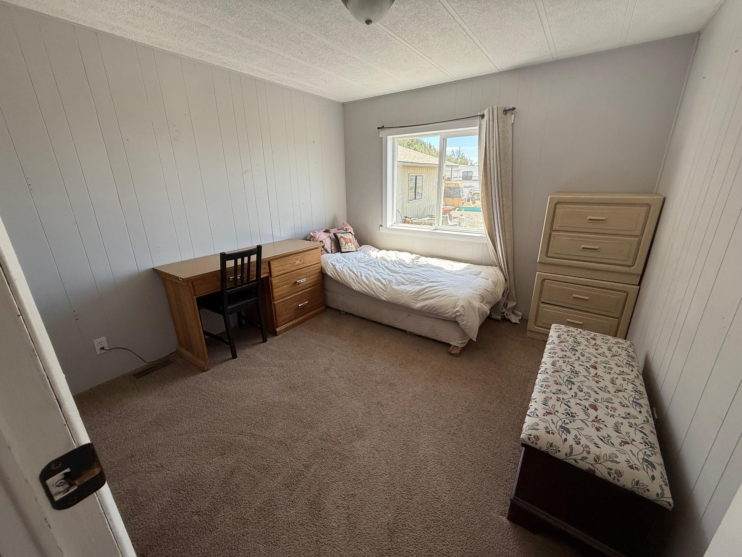 17550 Maupin Road Malin, OR 97632 - Photo 32 of 62 a bedroom with bed and window