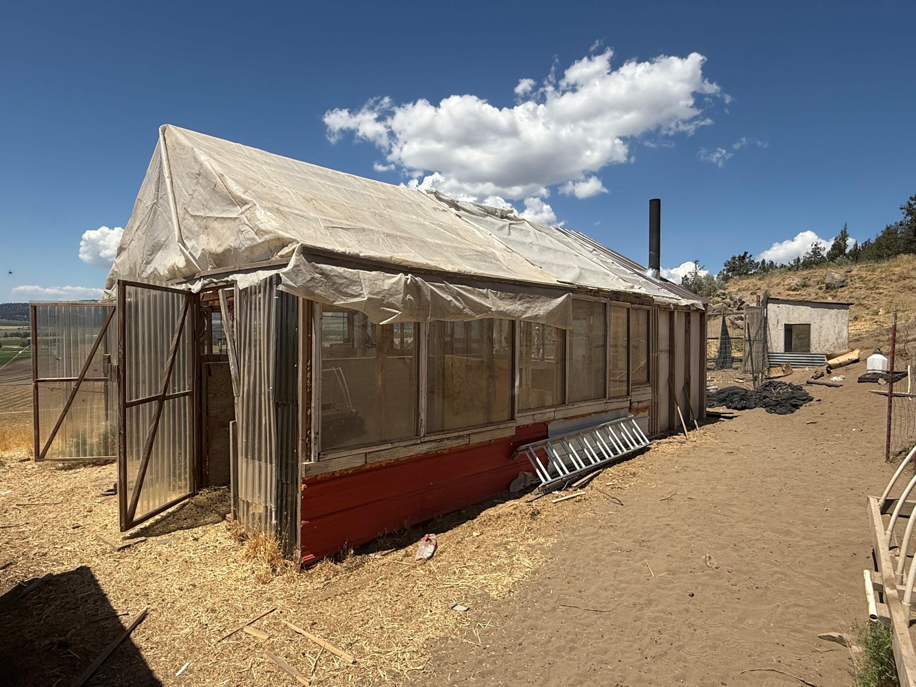 17550 Maupin Road Malin, OR 97632 - Photo 36 of 62 Greenhouse