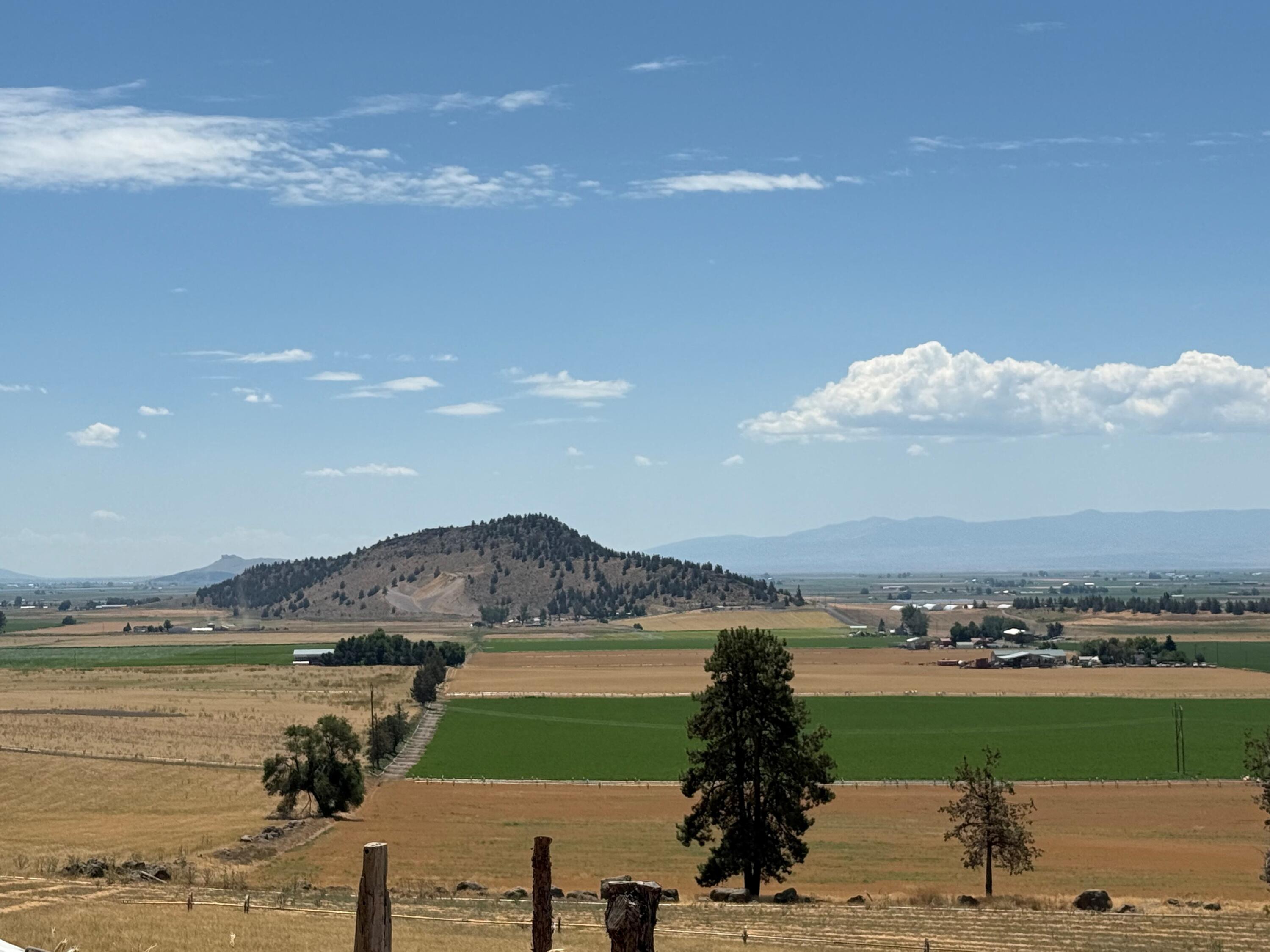 17550 Maupin Road Malin, OR 97632 - Photo 42 of 62 a view of lake and mountain
