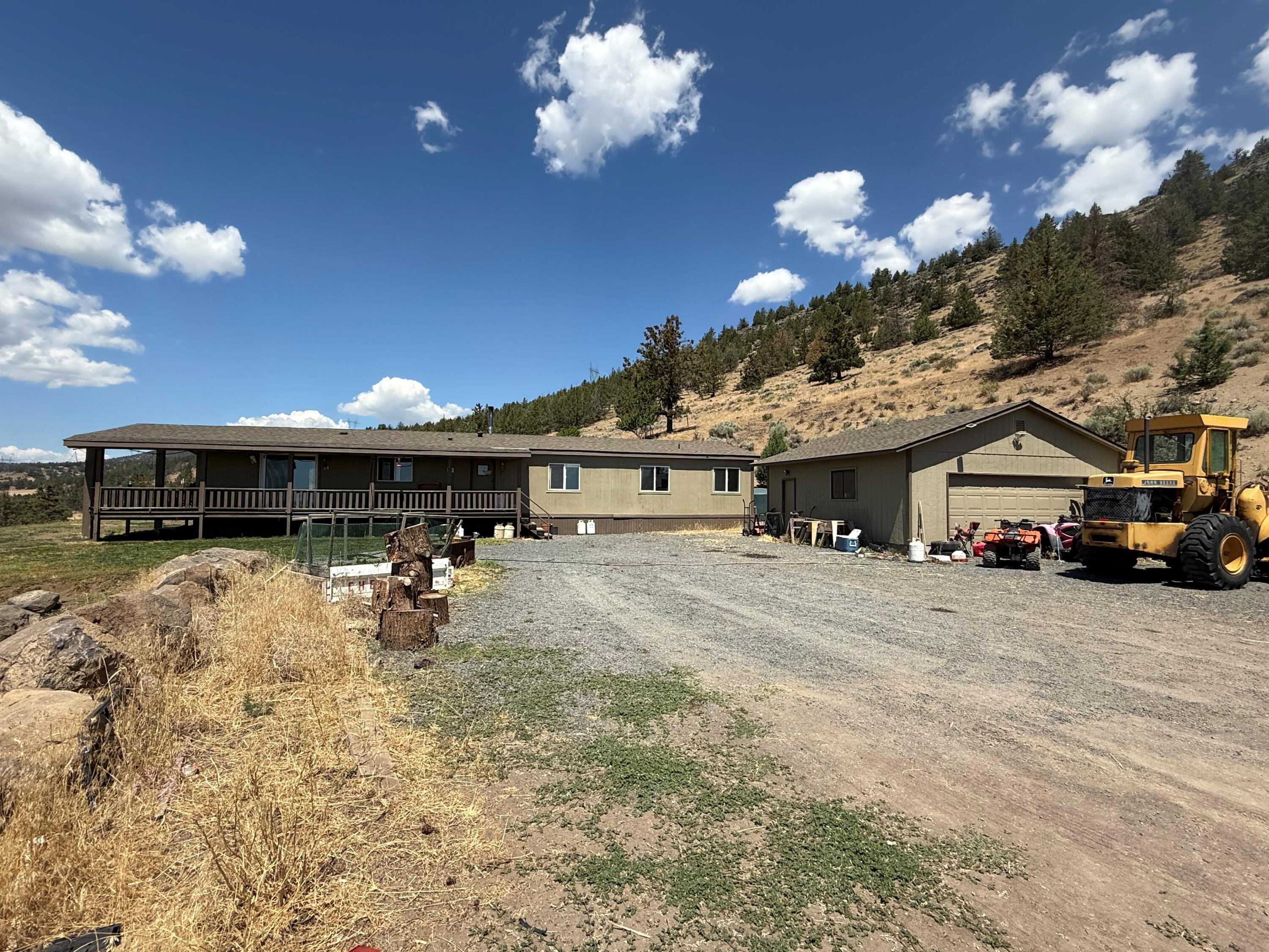 17550 Maupin Road Malin, OR 97632 - Photo 5 of 62 a view of a car park in front of house