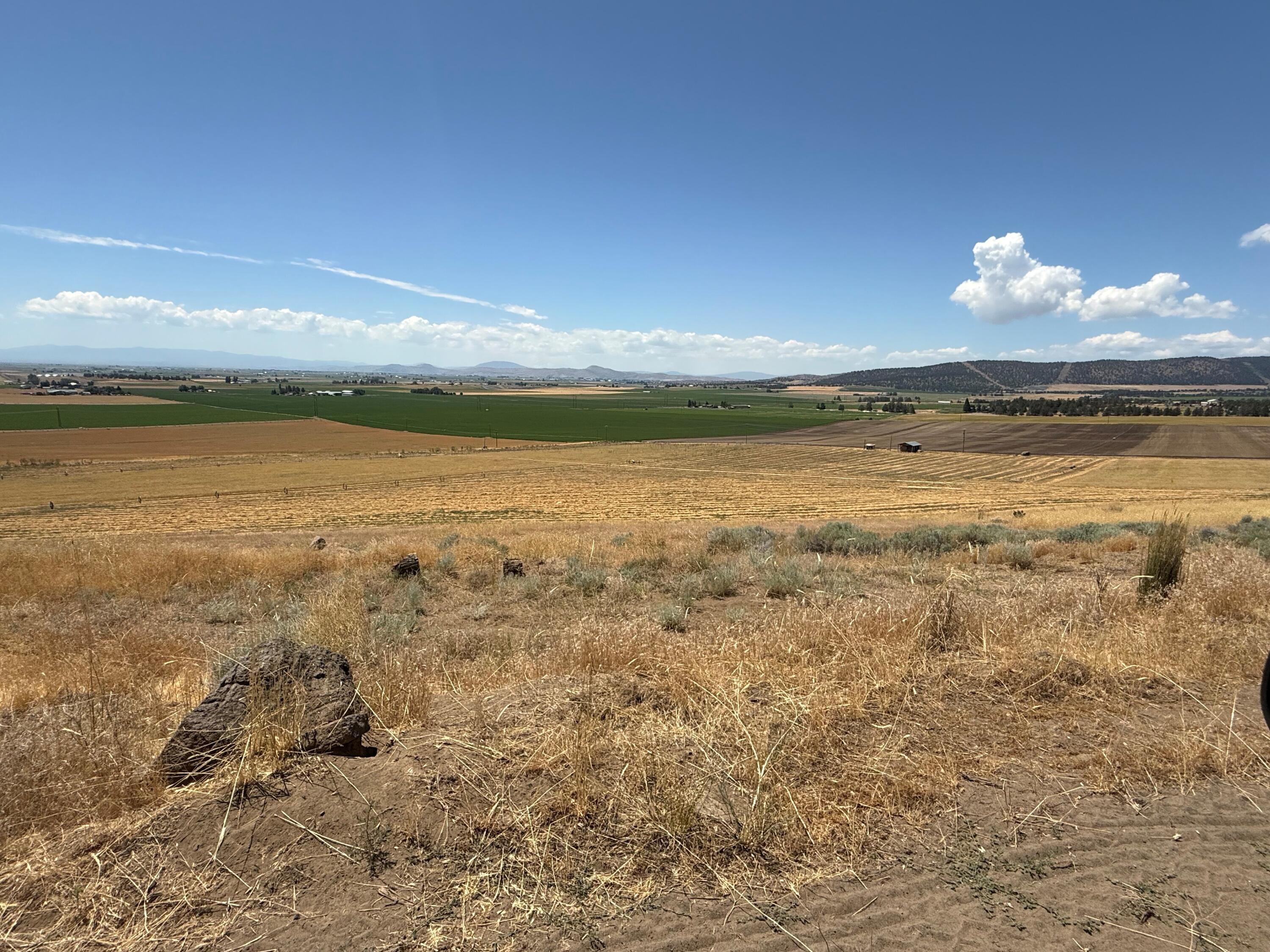 17550 Maupin Road Malin, OR 97632 - Photo 52 of 62 a view of an ocean and beach