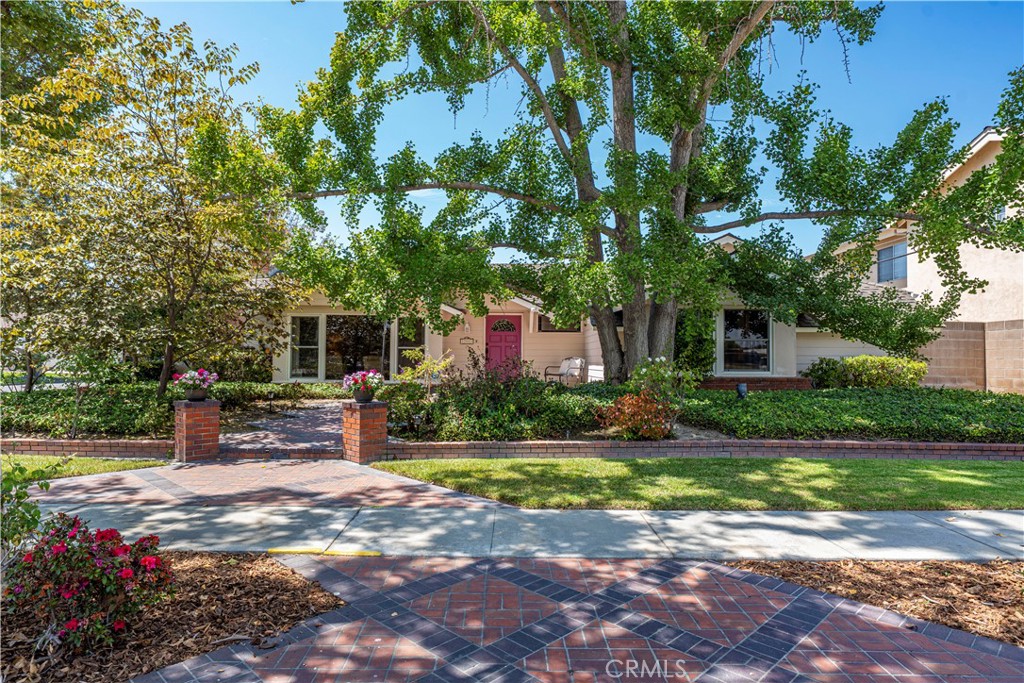 11521 Wembley Road Los Alamitos, CA 90720 - Photo 4 of 62 Gallery Image 4