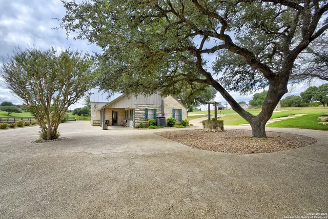 $570,000 | 105 Nicholas Weeks, Blanco, TX 78606
