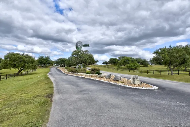$570,000 | 105 Nicholas Weeks, Blanco, TX 78606